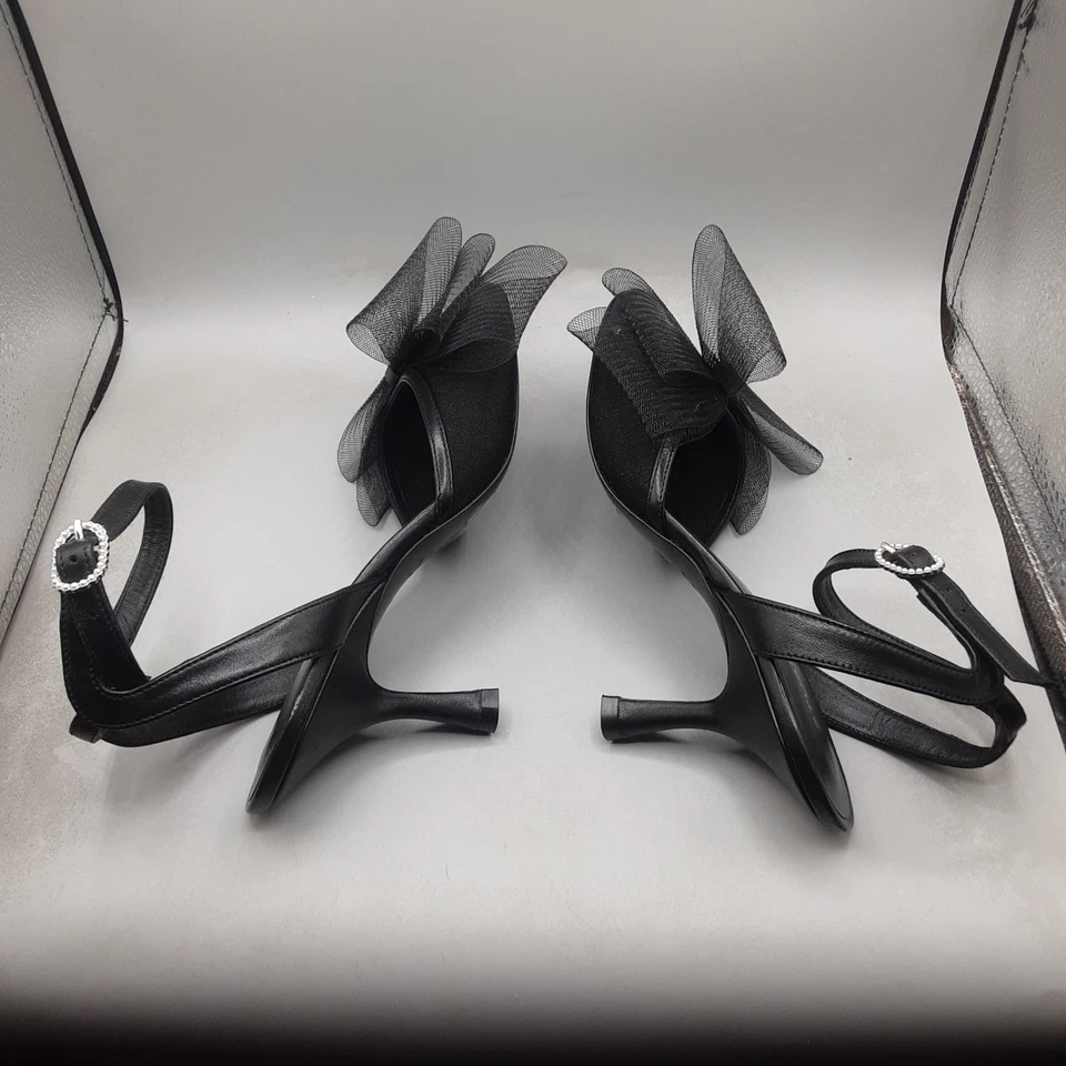 Sandalias para mujer Stuart Weitzman Blushing Bow 75 7B negras Foto 4 de 4