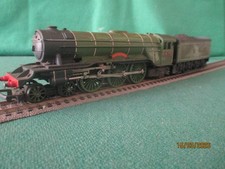 Triang/Hornby 00 R850 "LNER Class A3 4-6-2 No 4472 'Flying Scoysman' + Tender'