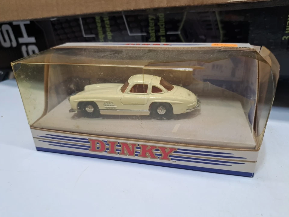 THE DINKY COLLECTION MATCHBOX DY 12 BLANCO 1955 MERCEDES BENZ 300SL 1:43 Leer Foto 4 de 4