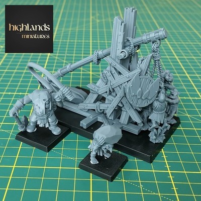 Highlands Miniaturen Moredhuns Orks Steinwerfer mit Besatzung (Basen enthalten)