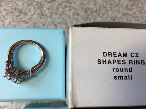 AVON DREAM CZ SHAPES RING ROUND SIZE: SMALL PETITE SIZEABLE NEW OLD STOCK - Picture 4 of 5