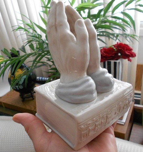 HOLY BIBLE PRAYING HANDS MUSIC BOX-AMAZING GRACE-VG++CONDITION - Picture 6 of 6