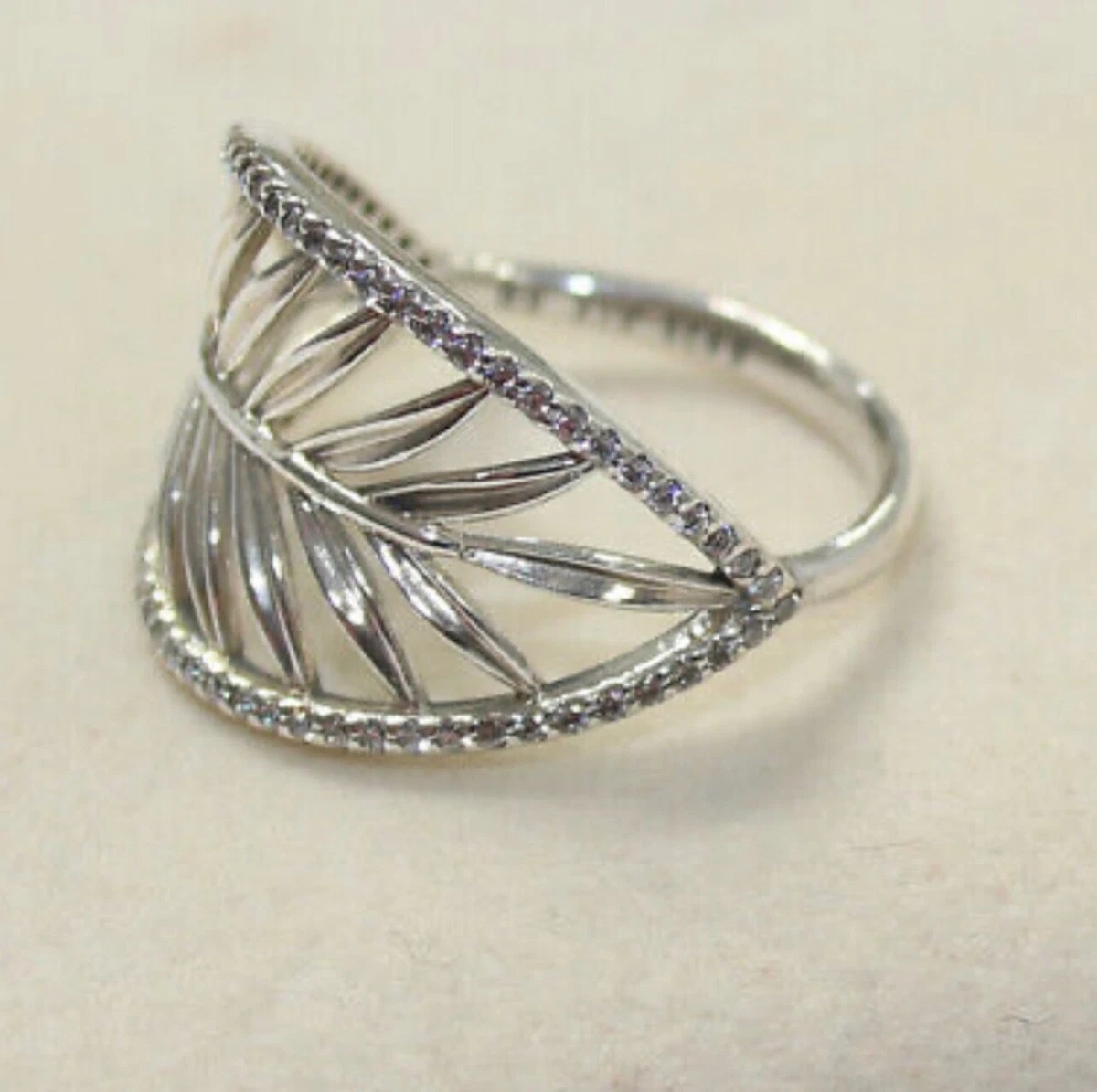 Leaf on sale pandora ring