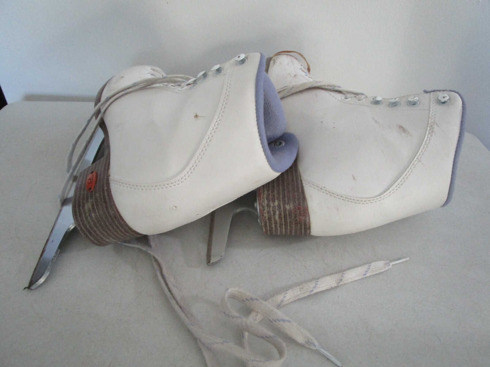 Riedell Figure Skating Ice Skates Size 6 Model 113 Blade Covers eBay