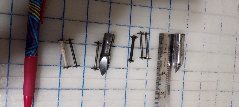 2 Vintage Singer Sewing Machine Shuttles And 6 Long Bobbins 28k And 128k