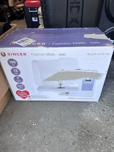 Singer Fashion Mate 5560 Sewing Machine - Picture 2 of 5