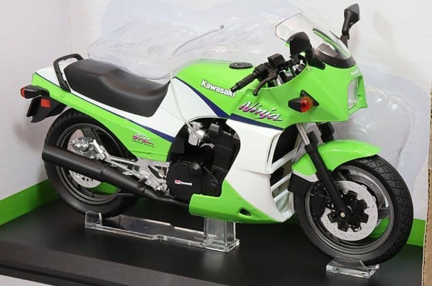 Assembled Aoshima Skynet 1/12 Kawasaki Gpz900R Limegreen Ninja