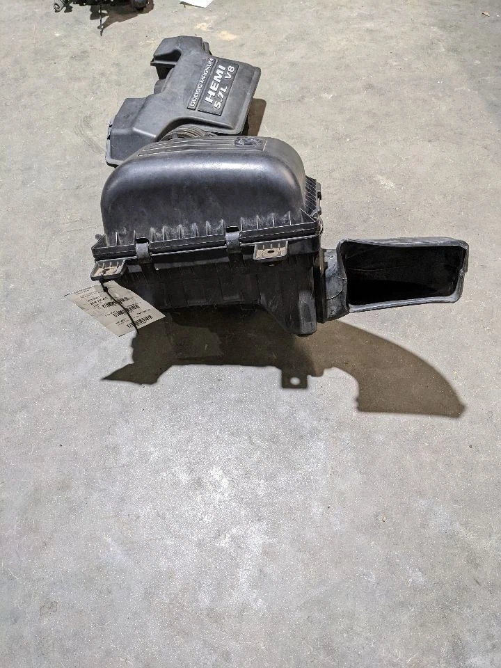 Purificador de aire estilo clásico rueda de 5 orejetas 3,6 L para camioneta Dodge 1500 02-24 1178662 Foto 3 de 4