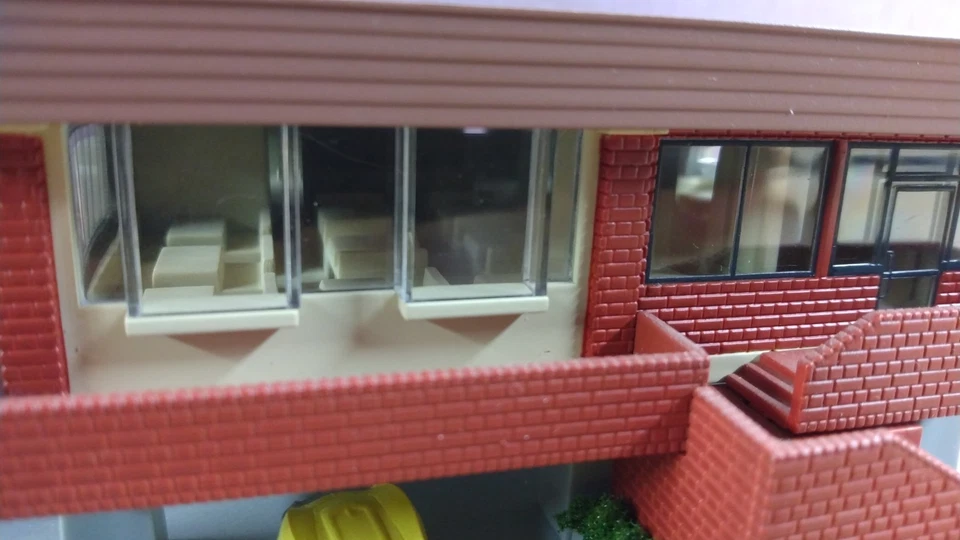 N KATO DENNYS AND ROYAL GARDEN RESTAURANTS W CARS!,  LOT OF 2 BUILDINGS  - Image 4 of 4