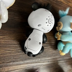 READ Fingerlings  Lot of 8 Monkey, Glitter Panda, Untamed Raptor