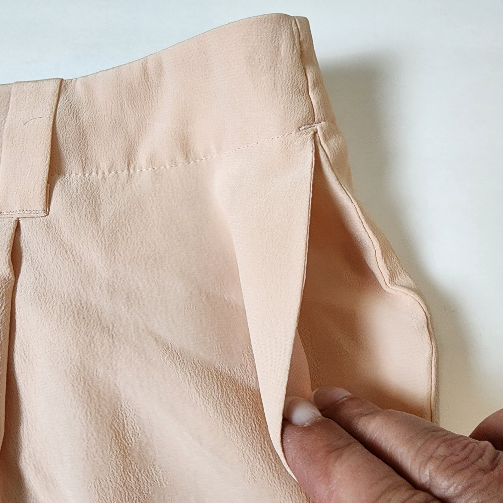 Joie Shorts 100% Silk Size 4 Pale Peach Pockets Z… - image 6