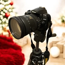 Vintage Nikon D5000 Camera W/ DX 18-200mm VR Lens + Sakar Tripod TR-62