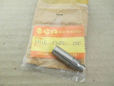 NOS SUZUKI GSX550 GS550 INLET INTAKE VALVE GUIDE 11116-43470