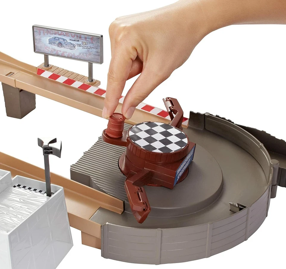 DISNEY PIXAR CARS LIGHTNING MCQUEEN TRUCK MACK CAR THE KING KIDS TOY - image 4 of 4