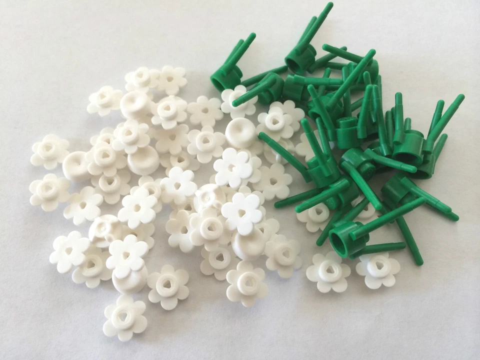 *NEW* LEGO 12 White Flowers with 16 Stems *Total 48 Small Flowers* - Image 2 of 2