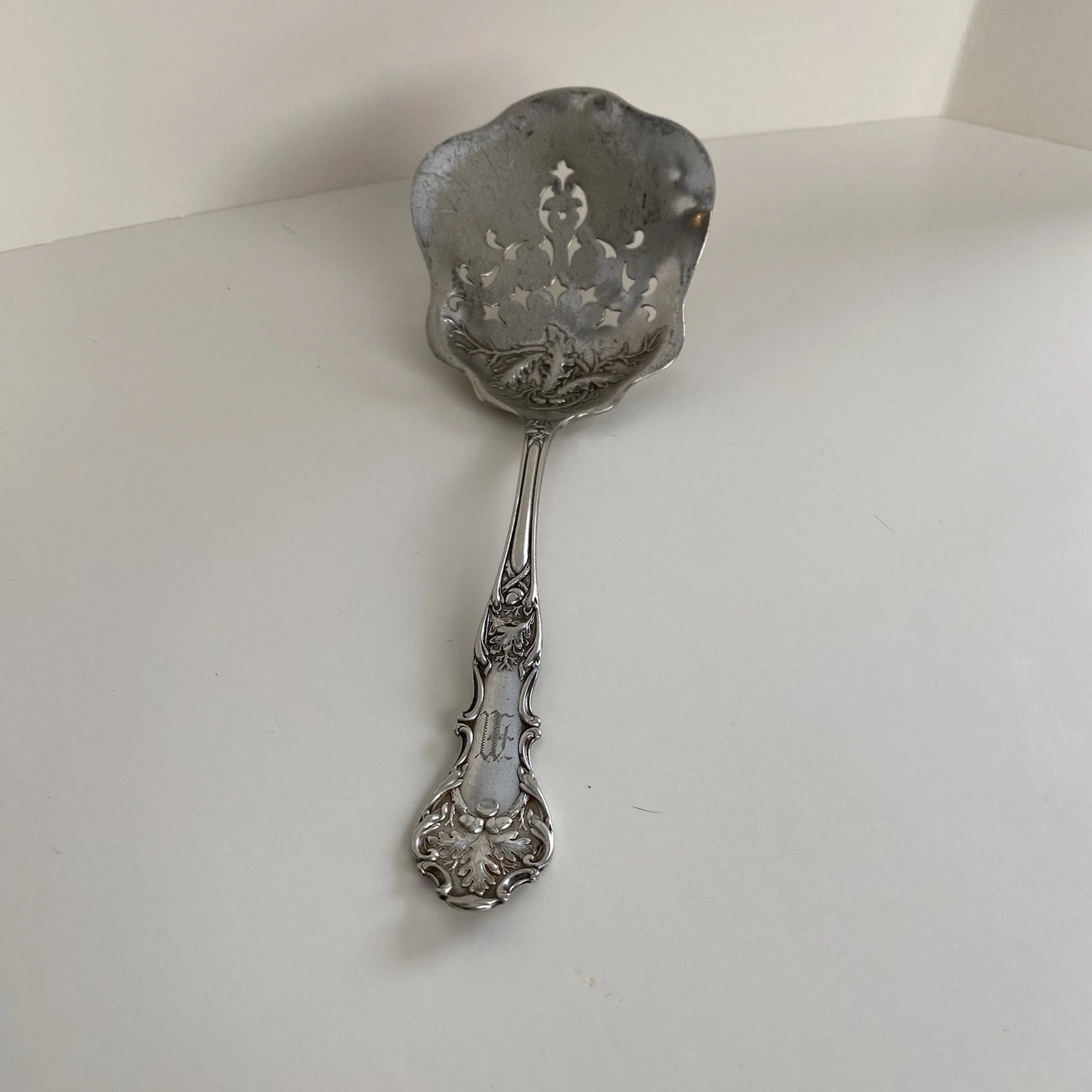 1847 Rogers Charter Oak 1906 Silverplate Ice Waffle Serving Spoon 9-3/8 inch