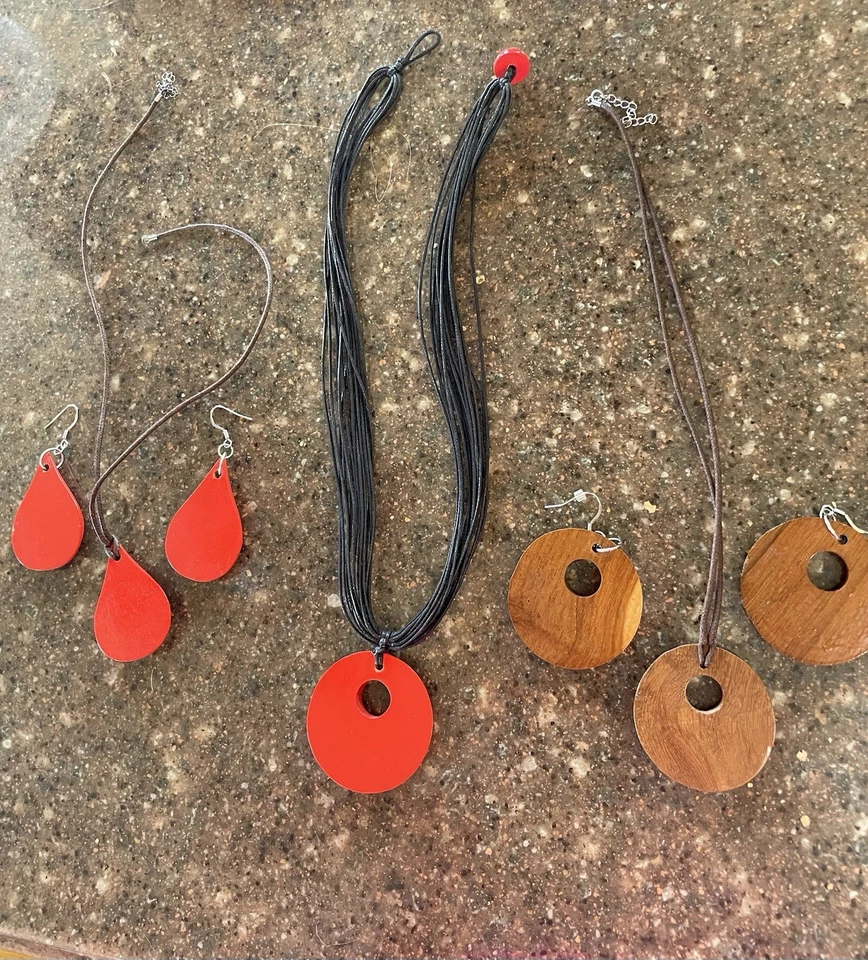 UGA Georgia Bulldogs 3 collares y 2 pendientes a juego un juego es de madera real Foto 4 de 4