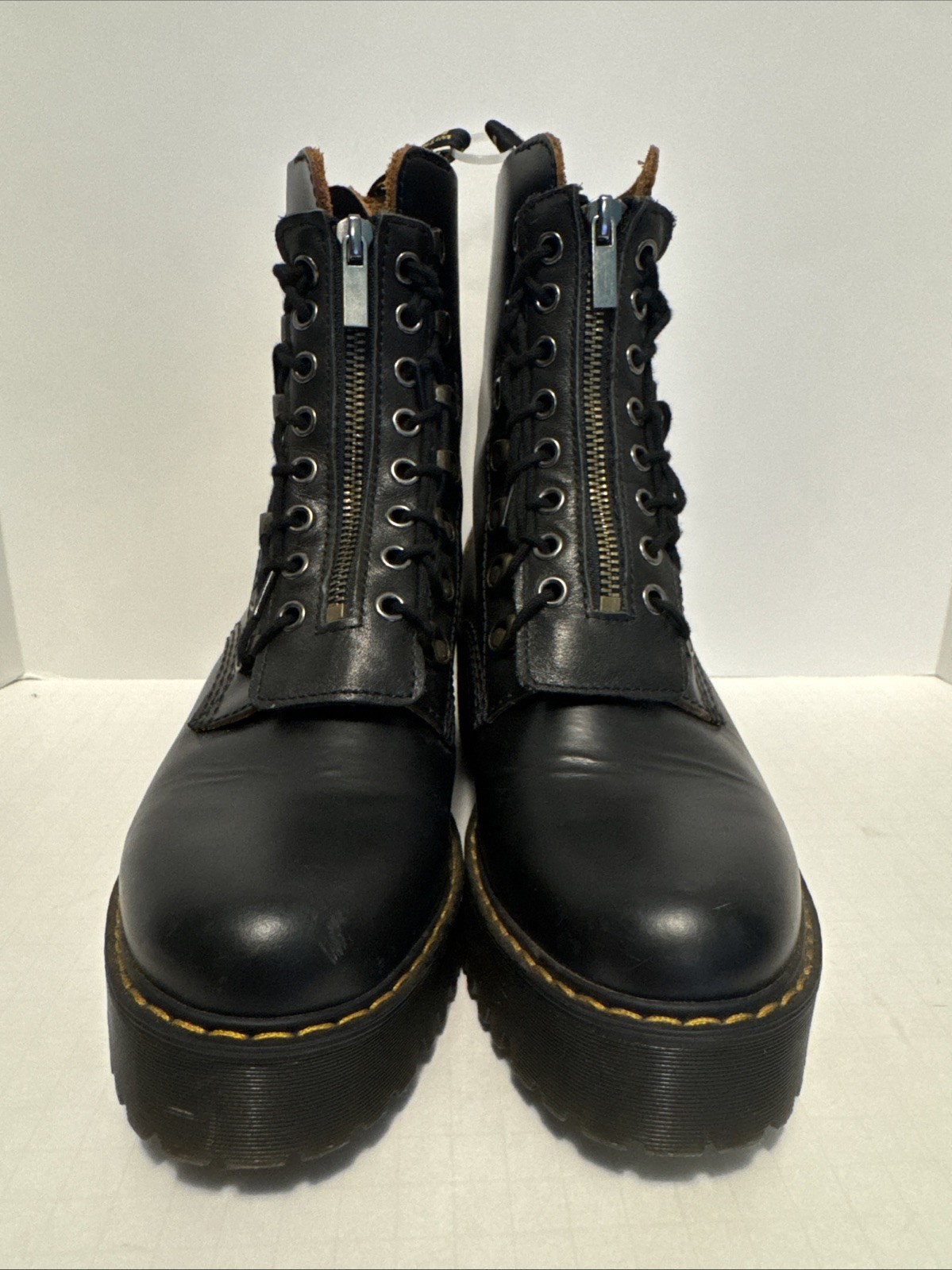 Dr. Doc Martens Leona Women’s Vintage Smooth Leather Heeled Boots Black Size 9 image 2