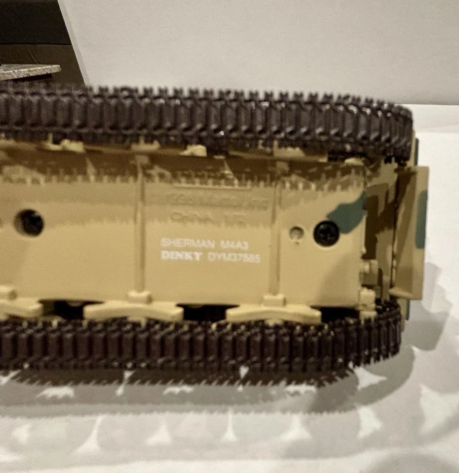 1/72 Scale Matchbox Dinky Sherman M4 A3 WWII Tank. TMY 37585 - Image 4 of 4