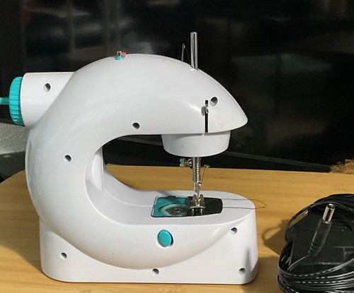 JML Easy Stitch Portable Electric Sewing Machine, Tested, Lightweight, Boxed - Picture 4 of 9