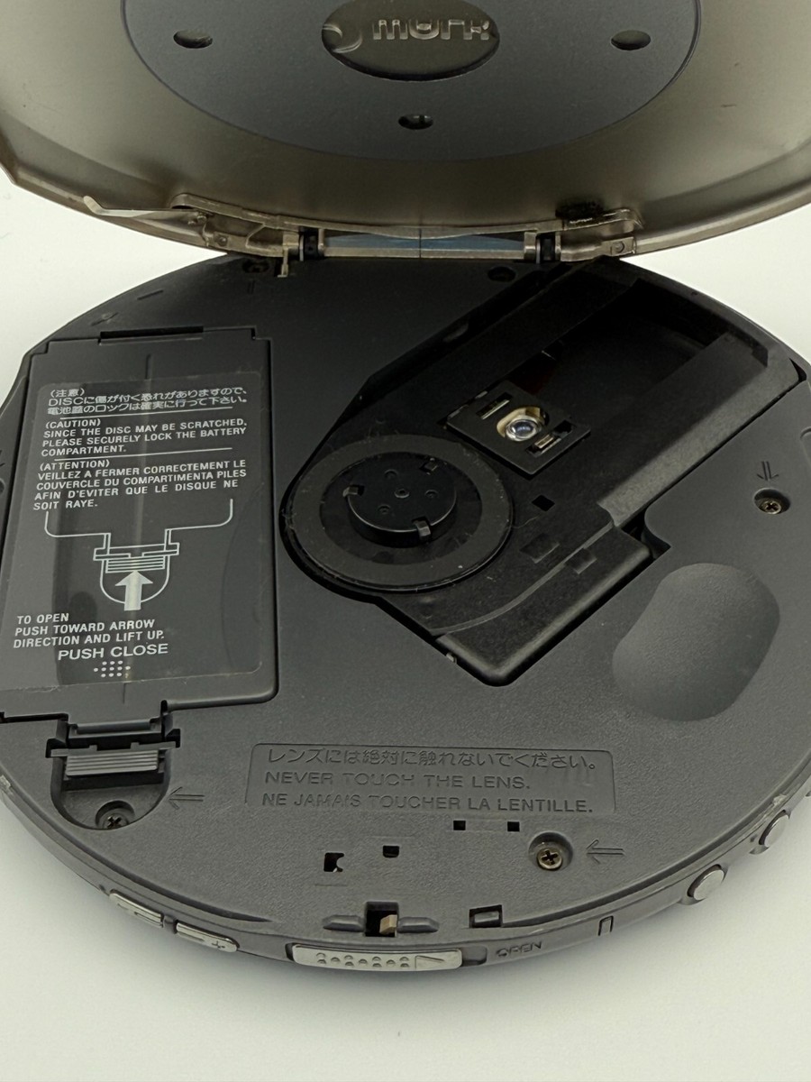 SONY WALKMAN D-E990 Silver Portable CD Player G-Protection JP