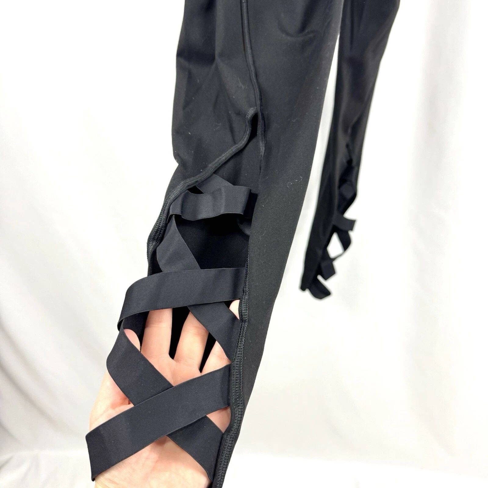victoria-secret-vs knockout strappy crisscross cut out leggings