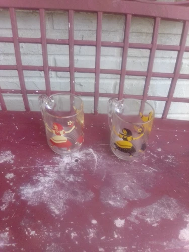 2 Lovely Large Vintage Clear Glass Barrel Mugs Cups Duck Dutch Boy Girl Dancing
