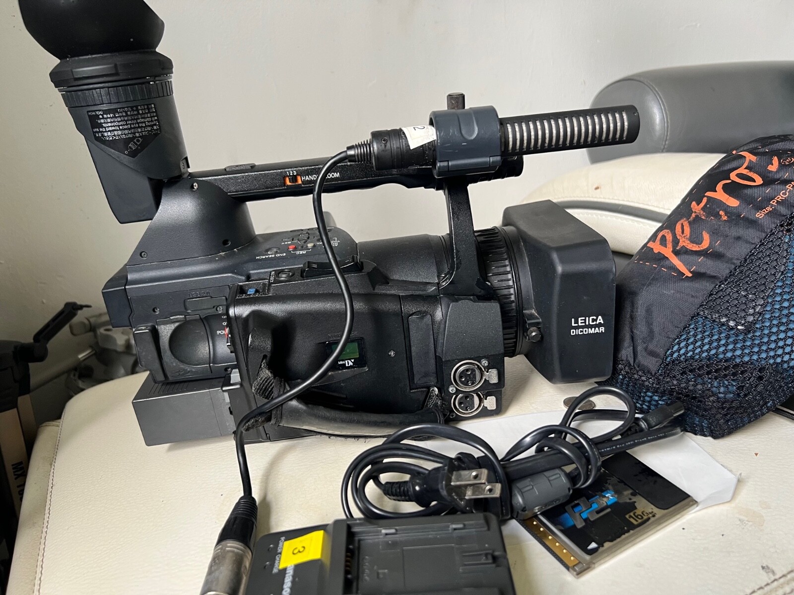 Panasonic AGHVX200P DVC PRO HD P2 Camera Camcorder W/AccessoriesLOW