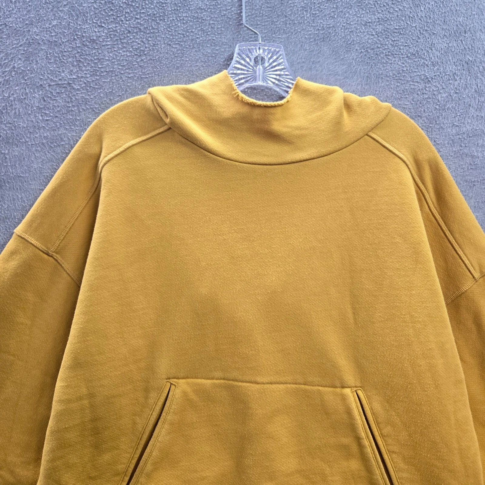 alo-yoga low key cropped wide sleeve pullover hoodie