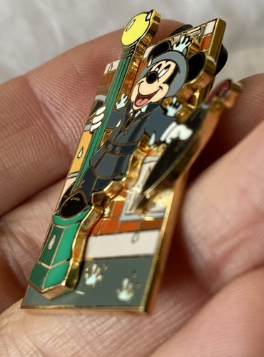 Disney Pin 60751 'Movie Moments - Singin' in the Rain' Mickey Mouse - Picture 3 of 4