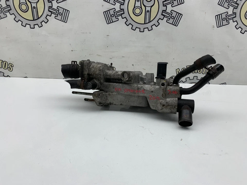 КОРПУС ТЕРМОСТАТА РЕГУЛЯТОРА ОХЛАЖДАЮЩЕЙ ЖИДКОСТИ KIA SPORTAGE MK3 2.0 CRDI D4HA-L 2010-2015 - Изображение 2 из 4