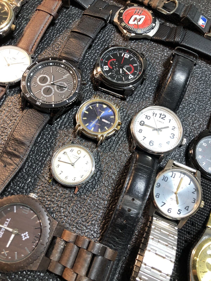 Lote de (21) relojes Timex Q, Armitron, Embajada, Carro piezas de reparación no probadas para hombre Foto 2 de 4