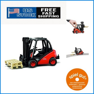 Child-Friendly Linde H30D Forklift with Two Pallets - Realistic Play Experience