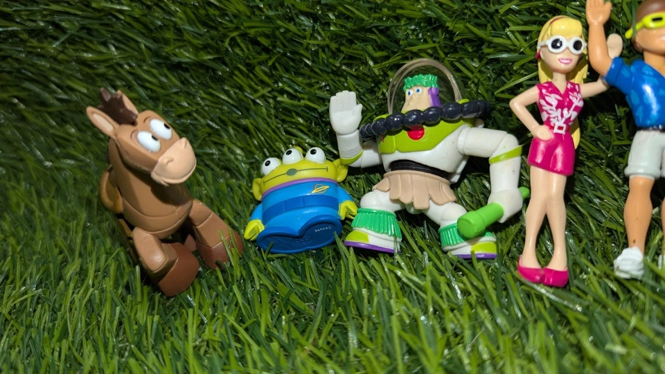 Disney Pixar Toy Story Vacaciones Hawaianas Barbie Ken Paquete de Regalo Suelto Foto 2 de 3