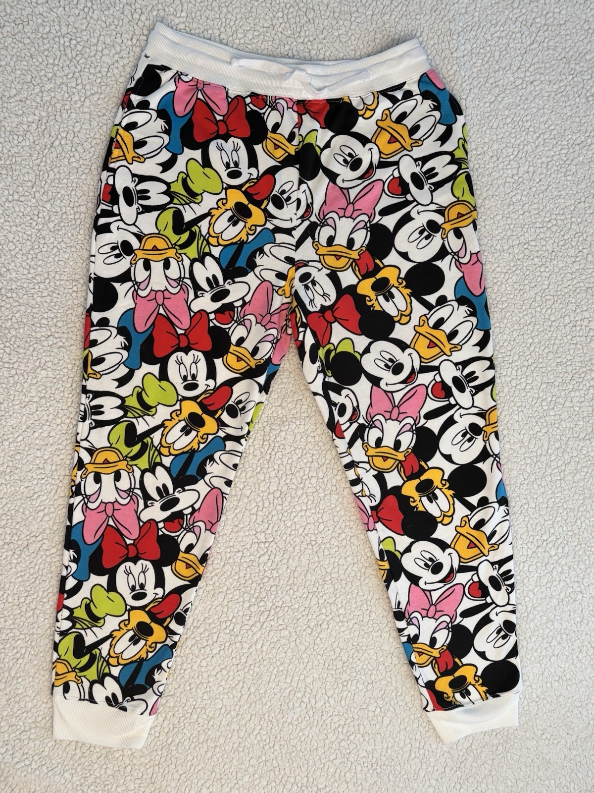 Joggers personajes Disney. Talla L (11/13). Colorido y divertido. NUEVO SIN ETIQUETAS. Nunca usado