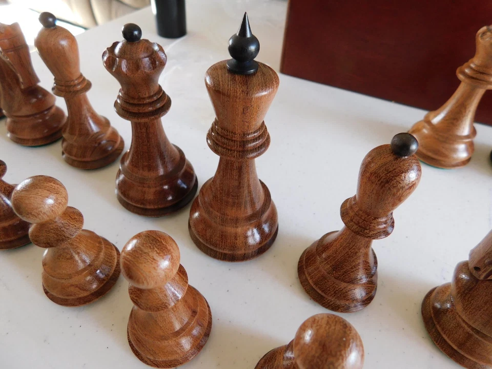 Piezas de ajedrez élite de Zagreb - Rey de 3,875" - Caja House of Staunton incluida Foto 4 de 4