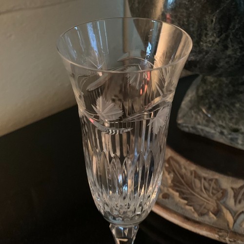 Copa de champán acanalada de 8 3/8" con patrón de hiedra grabada en cristal de Rogaska - impecable - Imagen 2 de 12