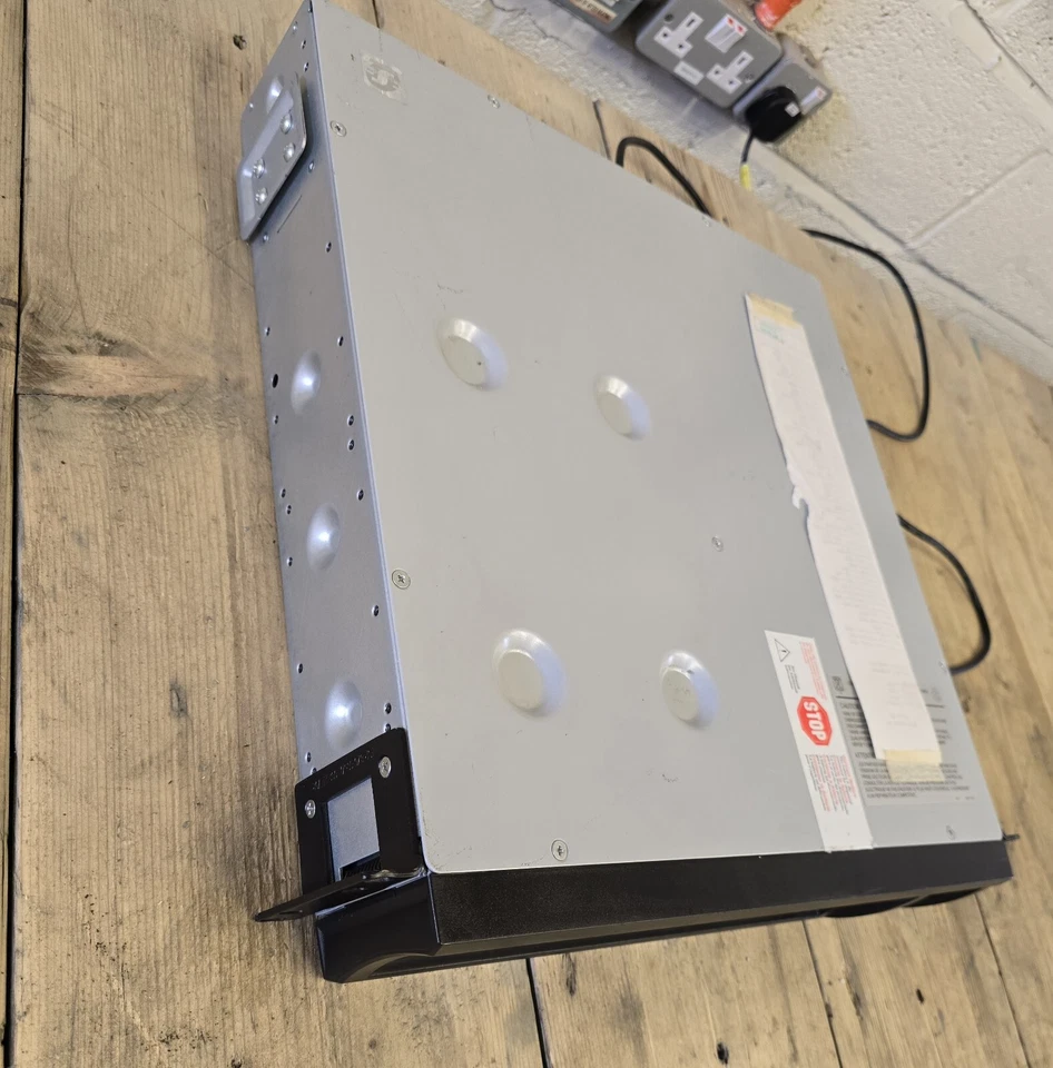 APC Smart-UPS SMT1500RMI2U (1500 VA) - Line interactive With Batteries - Image 4 of 4