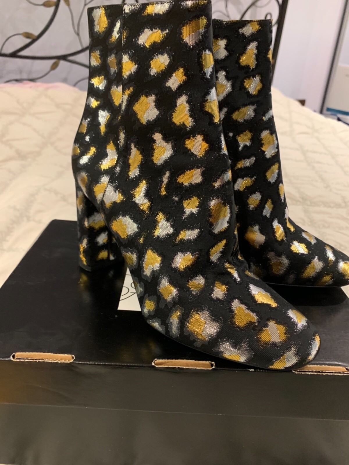 Stivali Yves Saint Laurent oro argento accento nero taglia 7 5 Italia festa cocktail