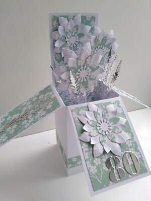 Handgefertigte 80. Pop Up Box Karte mit Umschlag, flach faltbar für Versand, 21 cm hoch
