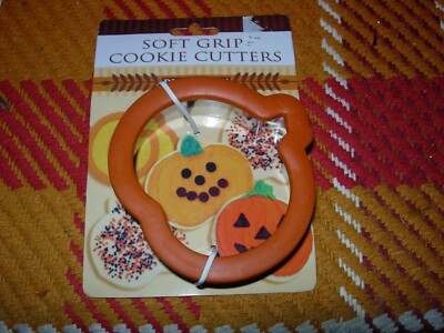 SOFT GRIP PUMPKIN SHAPE COOKIE CUTTER--#R9-4