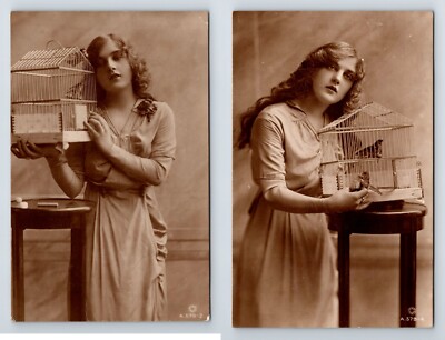 Glamour: Zwei Postkarten einer Dame mit einem Vogel im Käfig von 1913.