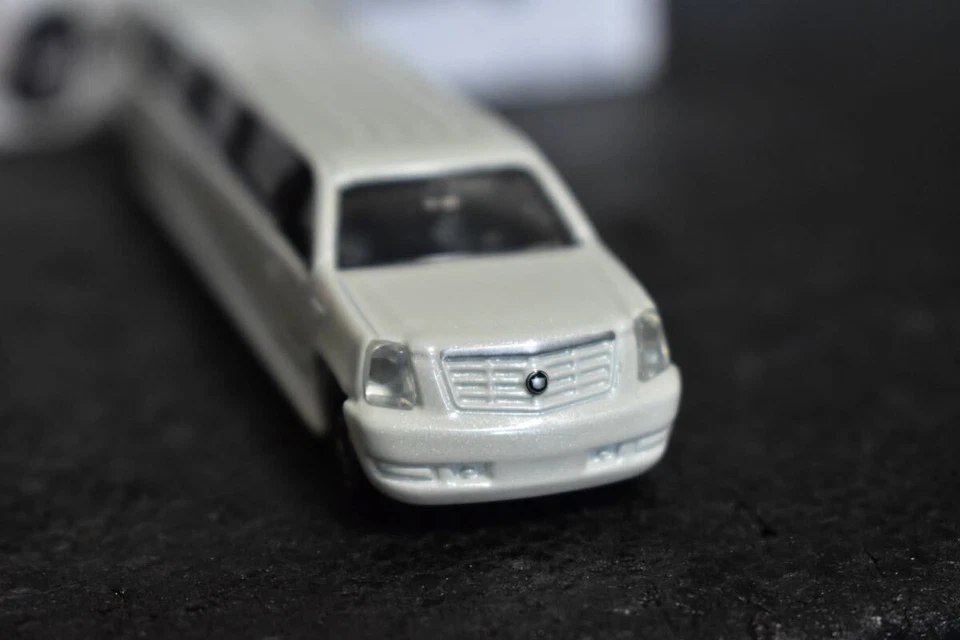 Long 136 Cadillac Escalade Limousine Chevrolet Ford American car o1 - Image 3 of 4