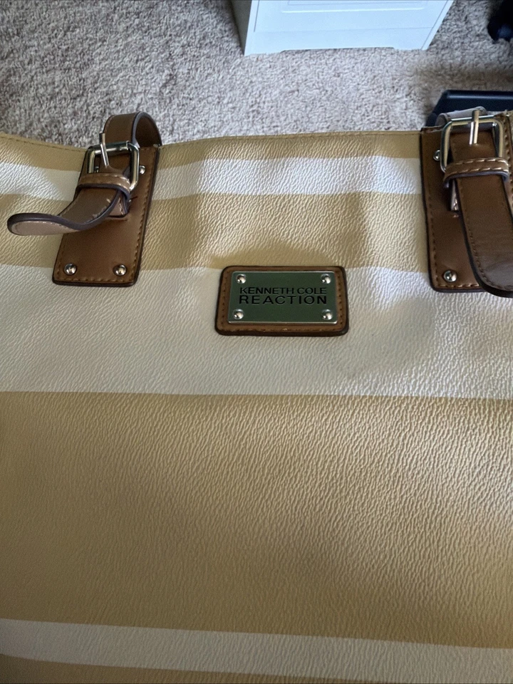 Bolso de Mano Kenneth Cole Reaction - Bronceado y Dorado Foto 2 de 4