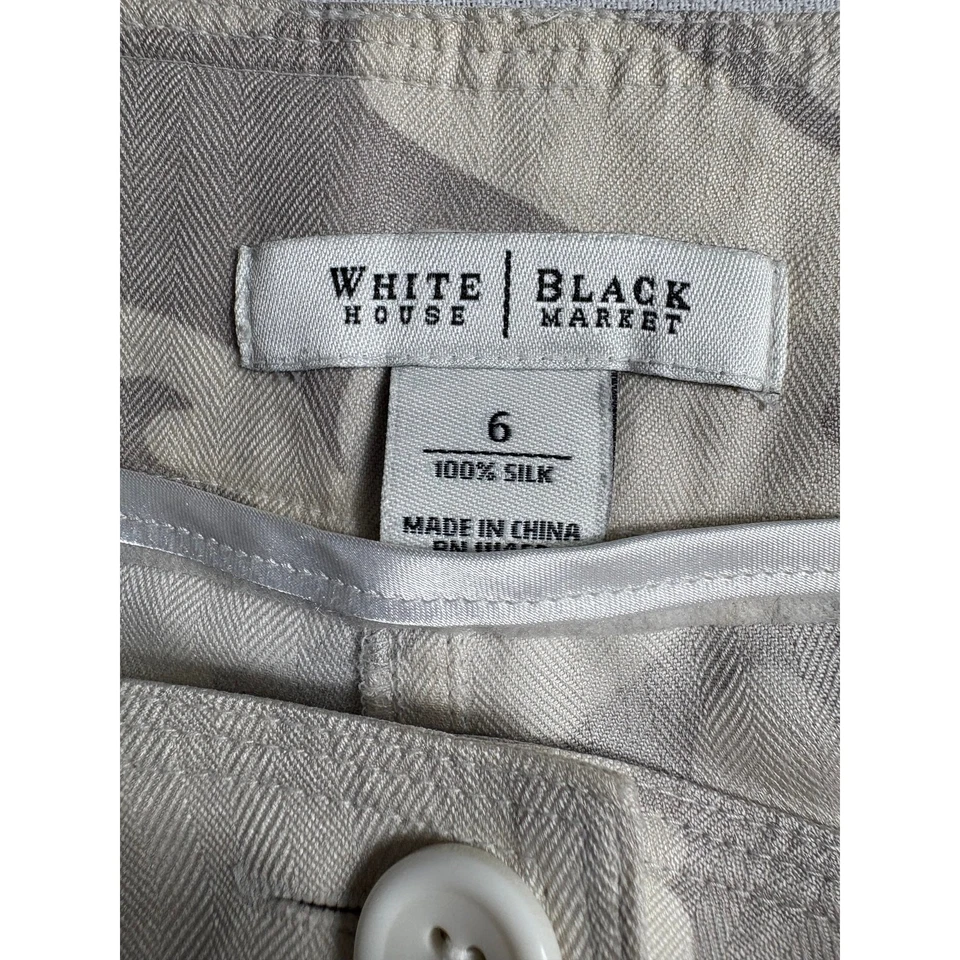 Calça Capri Feminina White House Black Market Seda Camuflagem Carga Tamanho 6 Cinza/Creme - Imagem 4 de 4