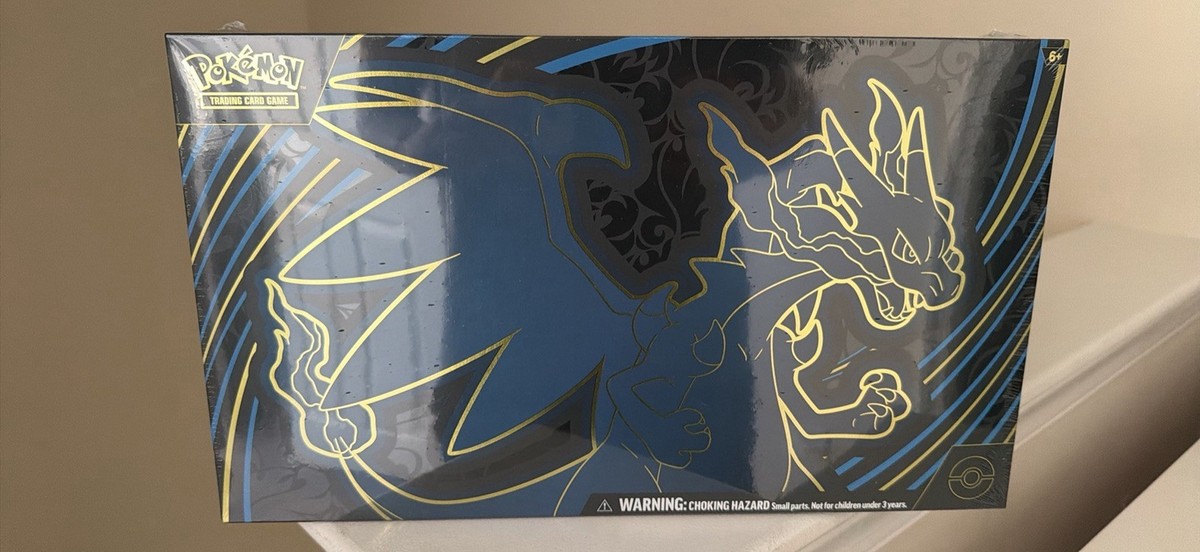 Nintendo Pokémon TCG Charizard Ultra Premium Collection - 16 Packs