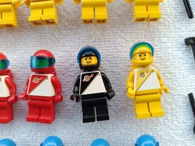 Lego SPACE FUTURON figures for e.g. 6990 monorail 6953 cosmic laser launcher