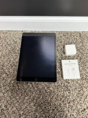 Apple iPad 9.7 5th Gen 2017 (A1822) Space Gray 32GB Wi-Fi