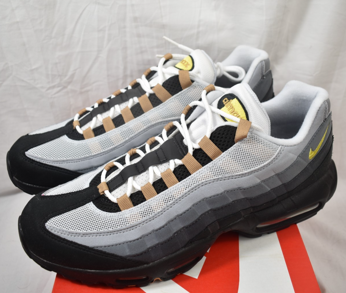 Nike Air Max 95 Yellow Strike Shoes Sneakers Men\'s Size 9.5 DX4236-100 Air Max 95  main image 2