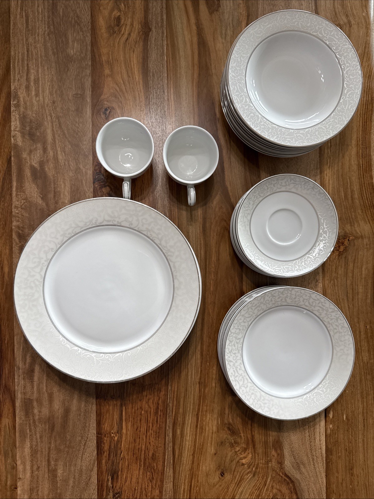 White Parchment 40-piece Porcelain Serves 8 Elegant
